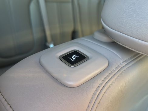 Used 2023 Jeep Wagoneer Series III w/ Premium Group I image 26