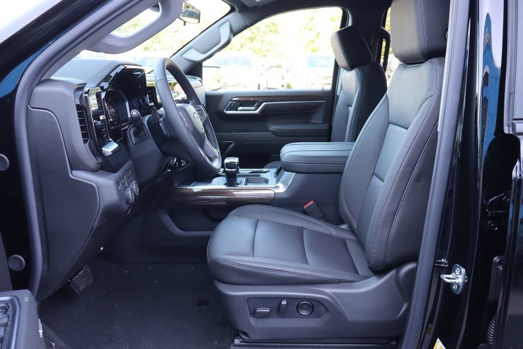 New 2026 Chevrolet Silverado 1500 RST w/ RST All Star Premium Package AWD/4WD image 5
