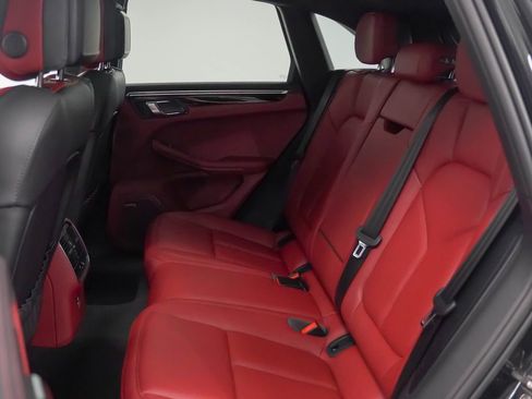 Used 2025 Porsche Macan image 18