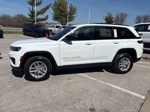 New 2026 Jeep Grand Cherokee Laredo AWD/4WD image 16