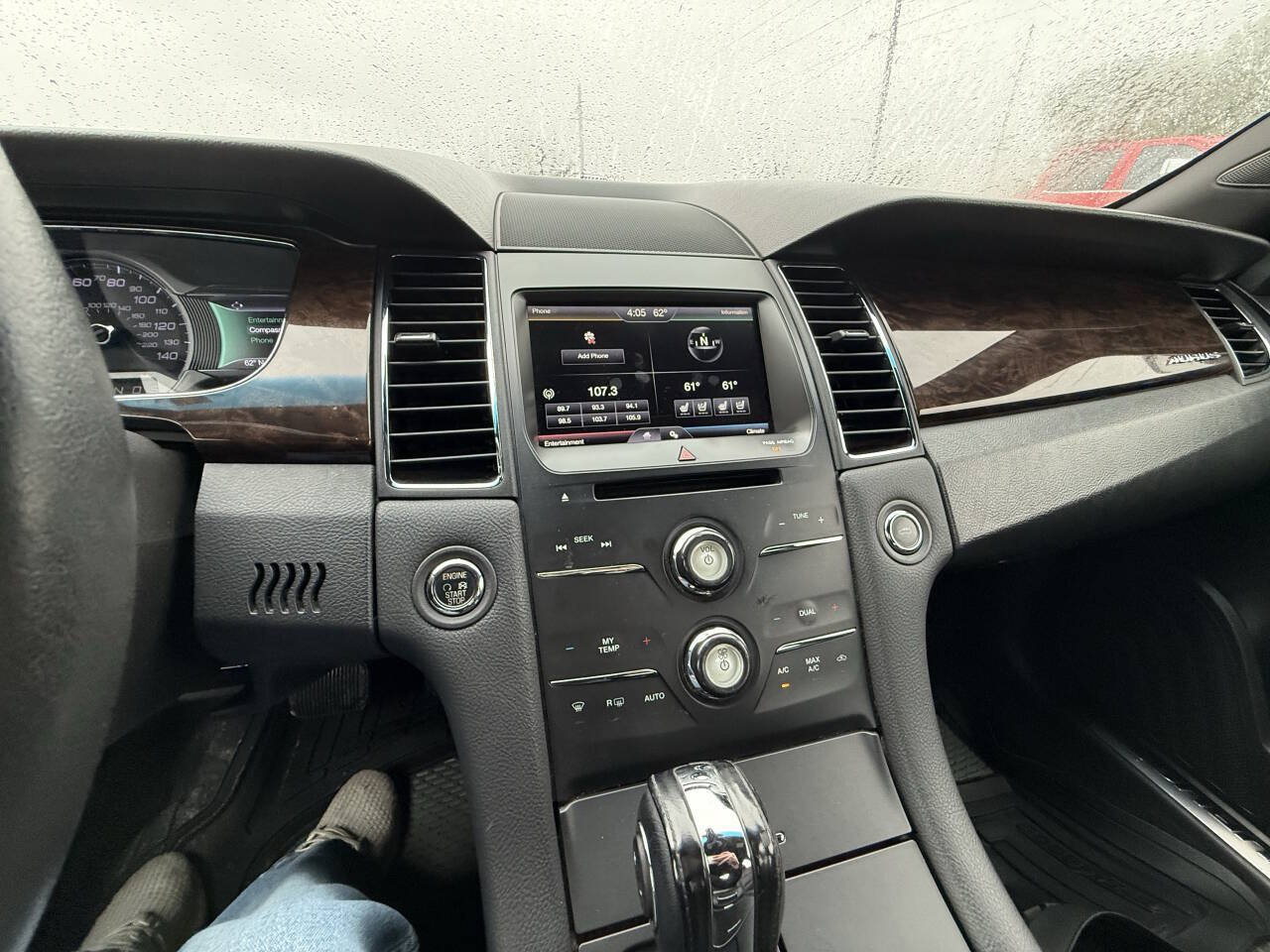 Used 2015 Ford Taurus Limited FWD image 23