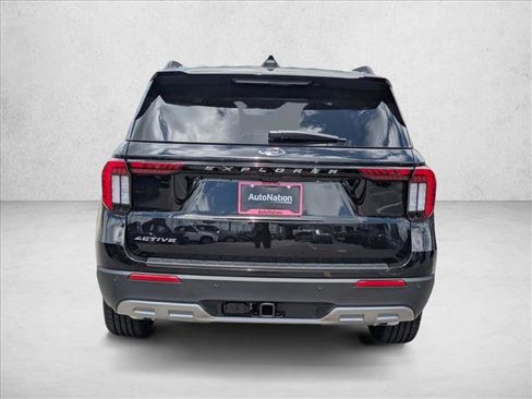 New 2026 Ford Explorer Active RWD image 8