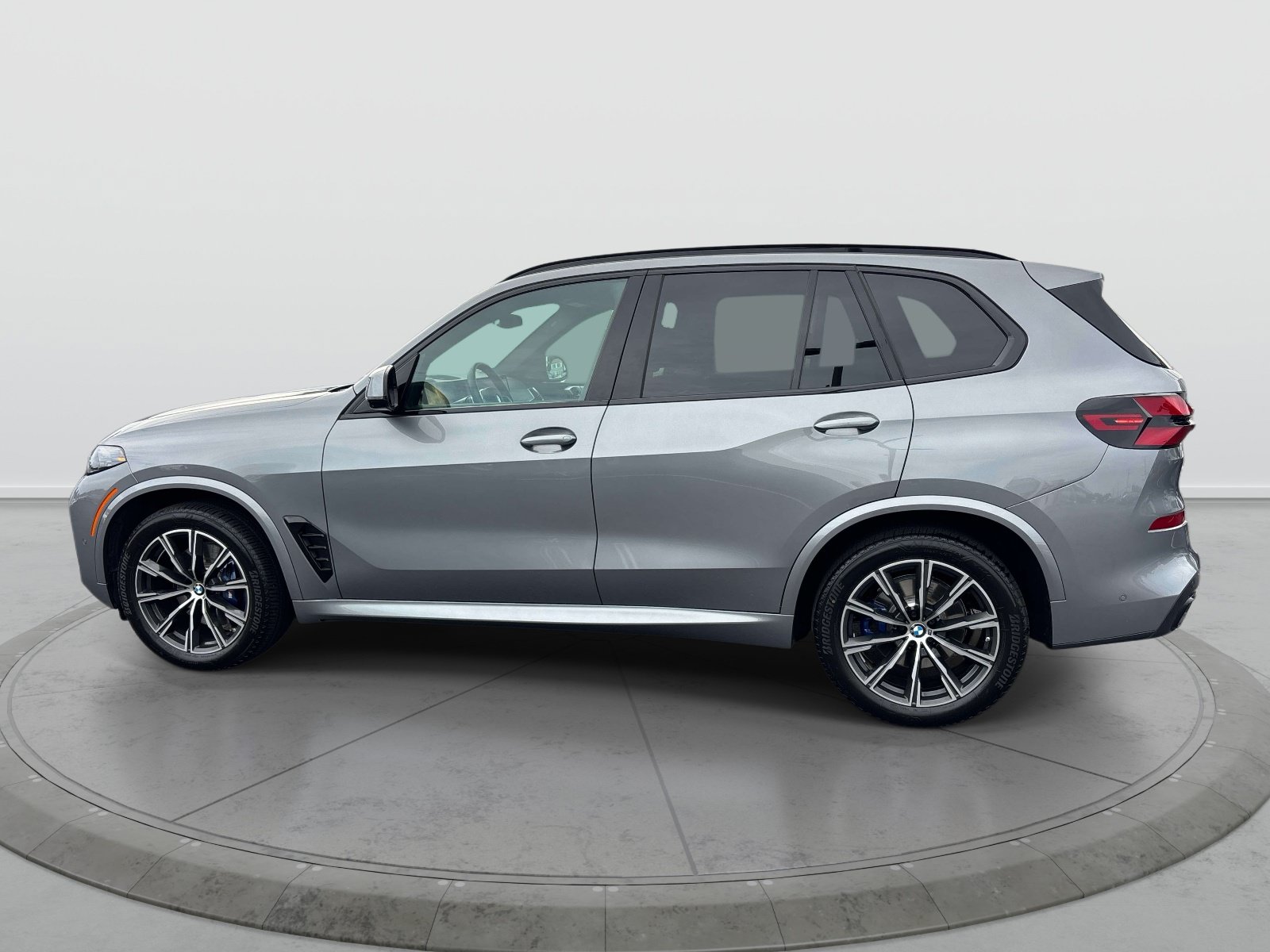 Used 2026 BMW X5 xDrive40i w/ M Sport Package AWD/4WD image 2