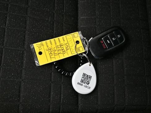 Used 2023 Honda HR-V LX image 28
