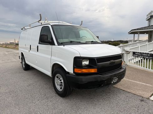 Used 2013 Chevrolet Express 2500 image 3