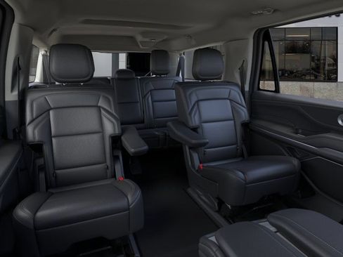 New 2026 Lincoln Navigator L Premier AWD/4WD image 11