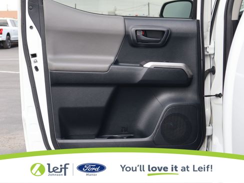 Used 2016 Toyota Tacoma SR5 w/ SR5 Appearance Package (SN) image 28