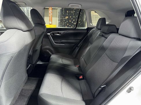 Used 2025 Toyota RAV4 XLE AWD/4WD image 17