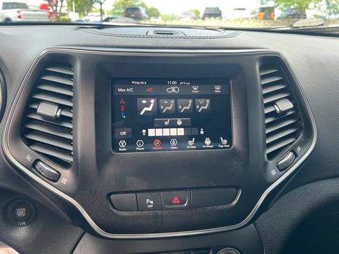 Used 2020 Jeep Cherokee Latitude Plus w/ Cold Weather Group AWD/4WD image 32