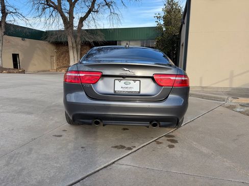 Used 2017 Jaguar XE Prestige image 4