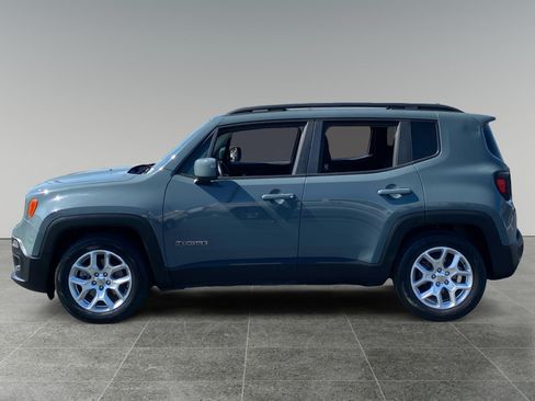 Used 2018 Jeep Renegade Latitude w/ Safety & Security Group FWD image 2