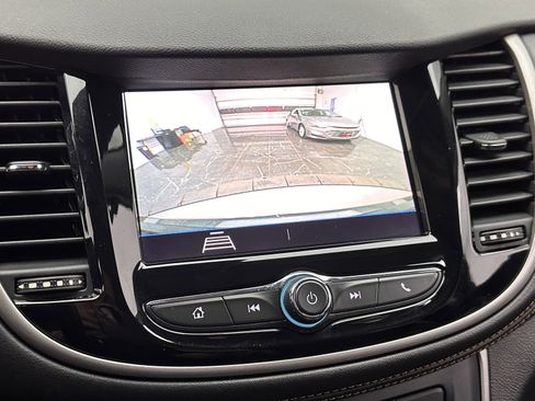 Used 2020 Chevrolet Trax LT w/ LT Convenience Package image 22