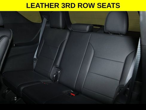 Used 2025 Chevrolet Traverse LT image 9