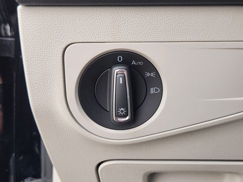 Certified 2023 Volkswagen Tiguan SE R-Line FWD image 25