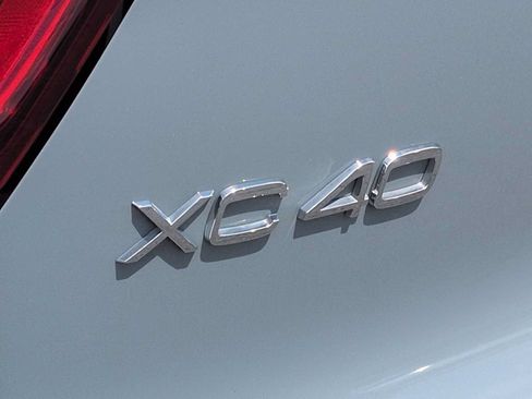 Used 2024 Volvo XC40 B5 Core AWD/4WD image 13