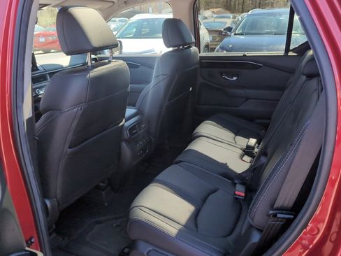 Used 2025 Honda Pilot Touring image 12