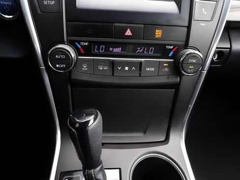 Used 2015 Toyota Camry LE FWD image 36