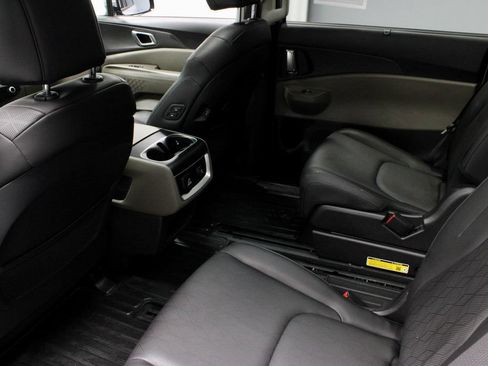 Used 2025 Kia Carnival SX FWD image 23