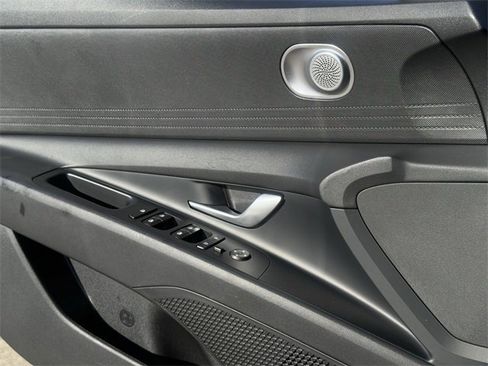 Used 2023 Hyundai Elantra SEL image 21