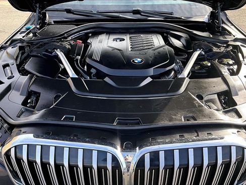 Used 2020 BMW 740i xDrive image 30