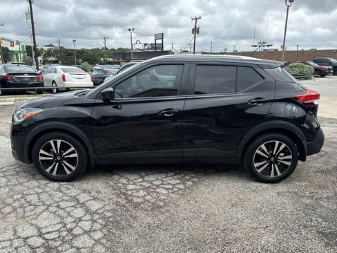 Used 2018 Nissan Kicks SV FWD image 6