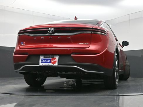 Used 2023 Toyota Crown Limited w/ Advanced Technology Package image 31