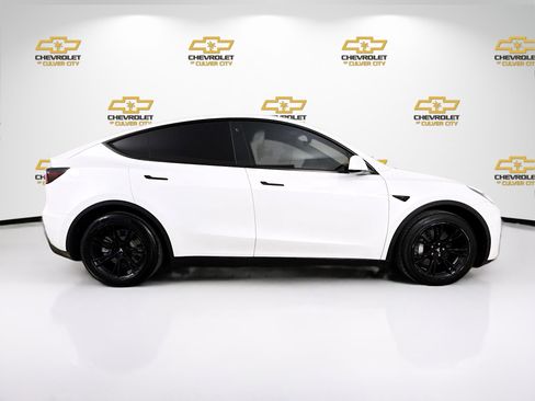 Used 2021 Tesla Model Y Long Range image 8