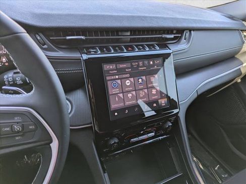 New 2025 Jeep Grand Cherokee Laredo X w/ Luxury Tech Group I image 11