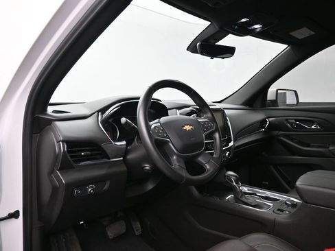 Used 2023 Chevrolet Traverse High Country FWD image 11