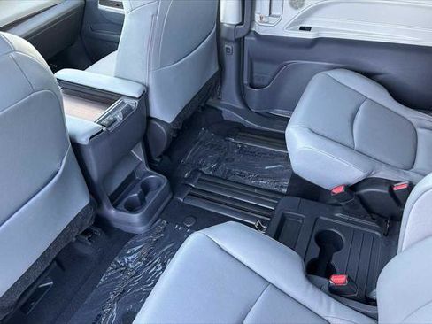 Certified 2024 Toyota Sienna XLE FWD image 11