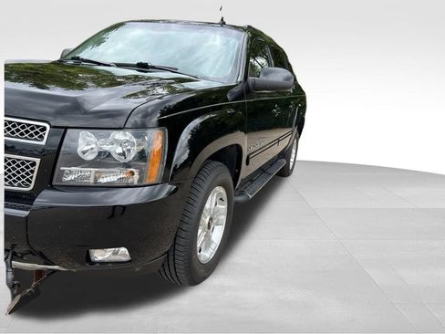Used 2013 Chevrolet Avalanche LT w/ Suspension Package, Off-Road AWD/4WD image 10