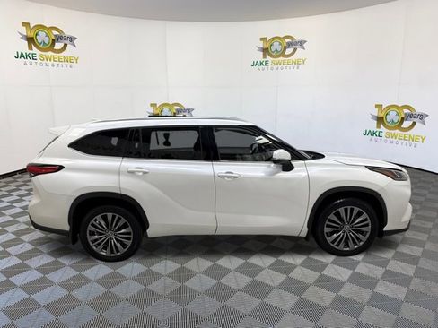 Used 2021 Toyota Highlander Platinum image 11