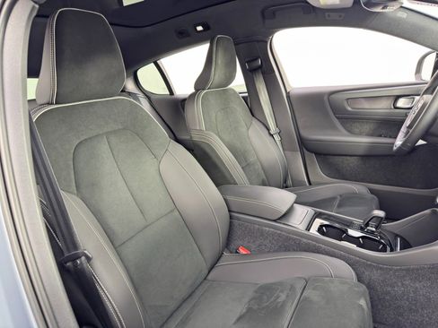 Used 2023 Volvo C40 P8 Recharge Ultimate image 34