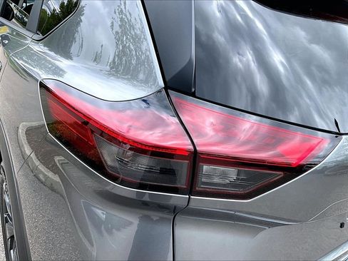 Used 2025 Nissan Rogue SV AWD/4WD image 32