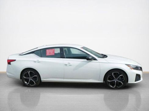 Certified 2023 Nissan Altima 2.5 SR FWD image 2