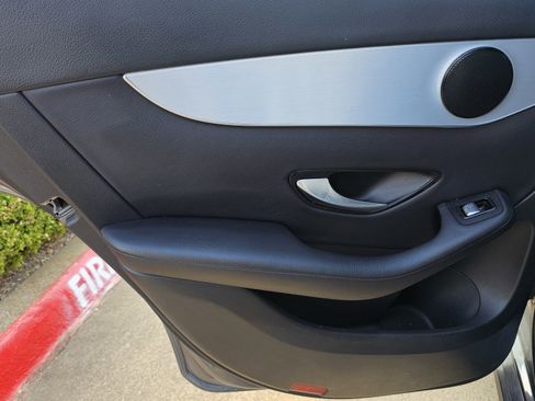 Used 2019 Mercedes-Benz GLC 300 w/ Premium Package image 22