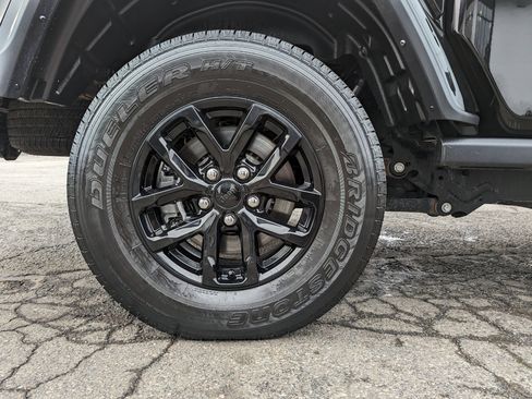 Used 2022 Jeep Gladiator Sport image 43