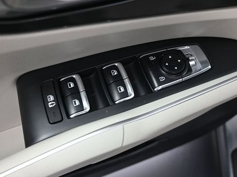Certified 2025 Kia Sorento S AWD/4WD image 11