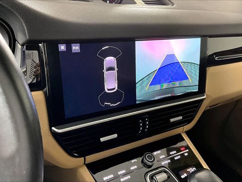 Used 2019 Porsche Cayenne S image 25