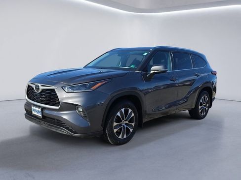 Used 2021 Toyota Highlander XLE image 6