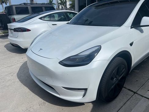 Used 2025 Tesla Model Y Long Range RWD image 2