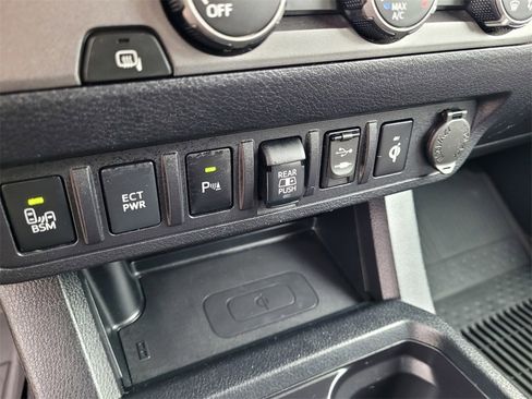 Used 2019 Toyota Tacoma TRD Off-Road image 15