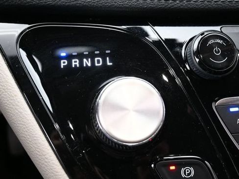 Used 2020 Chrysler Pacifica Limited FWD image 25