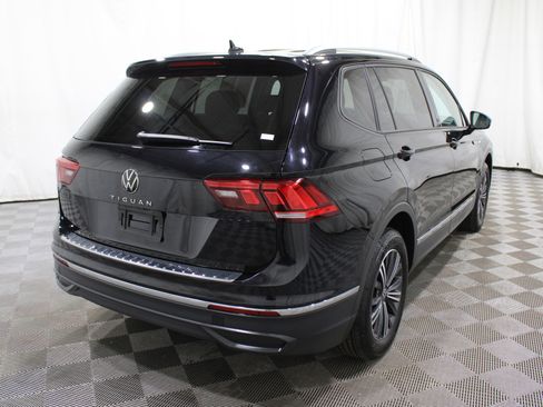 Used 2024 Volkswagen Tiguan SE image 34