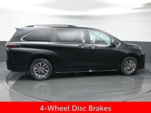 Used 2026 Toyota Sienna XLE AWD/4WD image 8