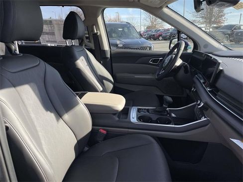 New 2026 Kia Carnival EX image 18