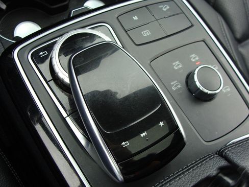 Used 2019 Mercedes-Benz GLE 400 4MATIC image 19