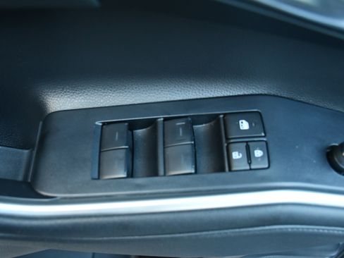 Certified 2023 Toyota Highlander XLE image 15