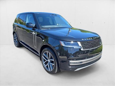 New 2025 Land Rover Range Rover SE image 3