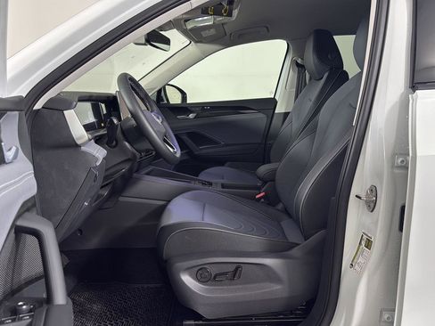 New 2026 Volkswagen Tiguan SE AWD/4WD image 11